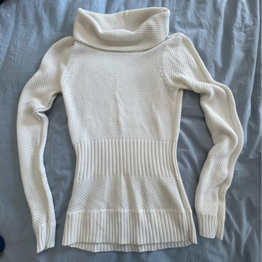 Waffle‎ Knit Cinch Waist White Turtleneck Sweater. - Picture 3 of 5